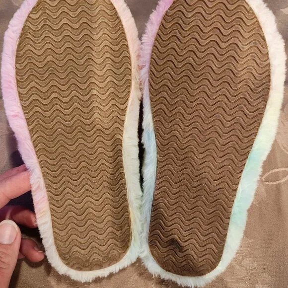 FabKids Rainbow Fluffy Slippers, Size 13, Gently Used - Picture 4 of 4